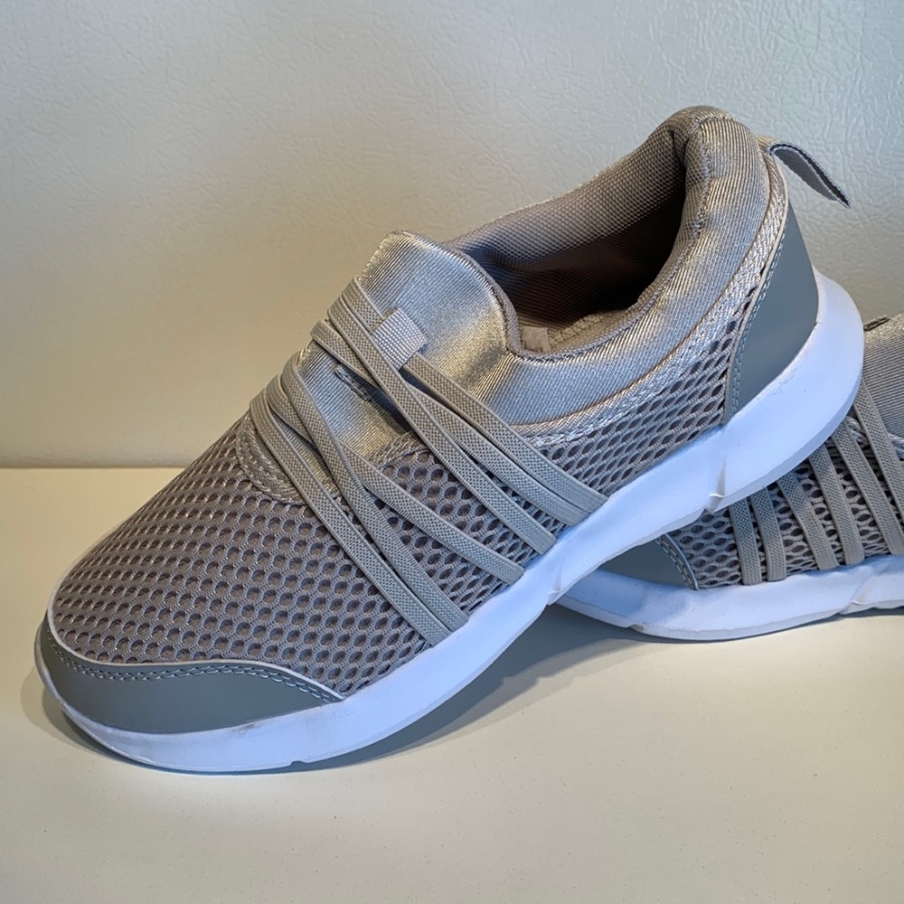 NWOT UNBRANDED Sneakers